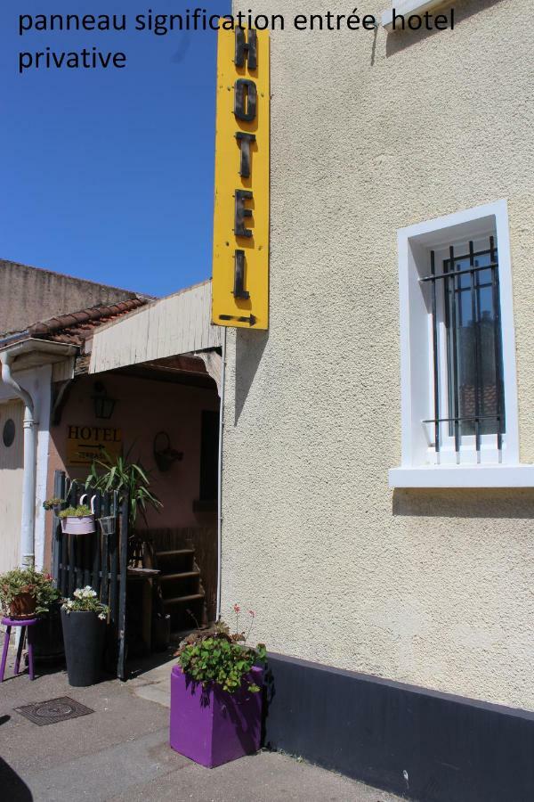 Hotel Le Dervois Монтие-ан-Дер Екстериор снимка