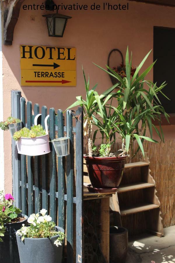 Hotel Le Dervois Монтие-ан-Дер Екстериор снимка
