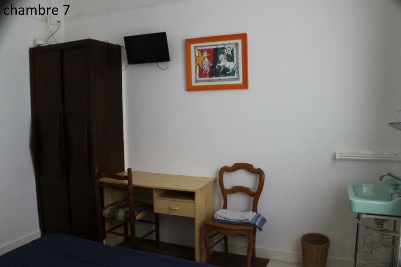 Hotel Le Dervois Монтие-ан-Дер Екстериор снимка