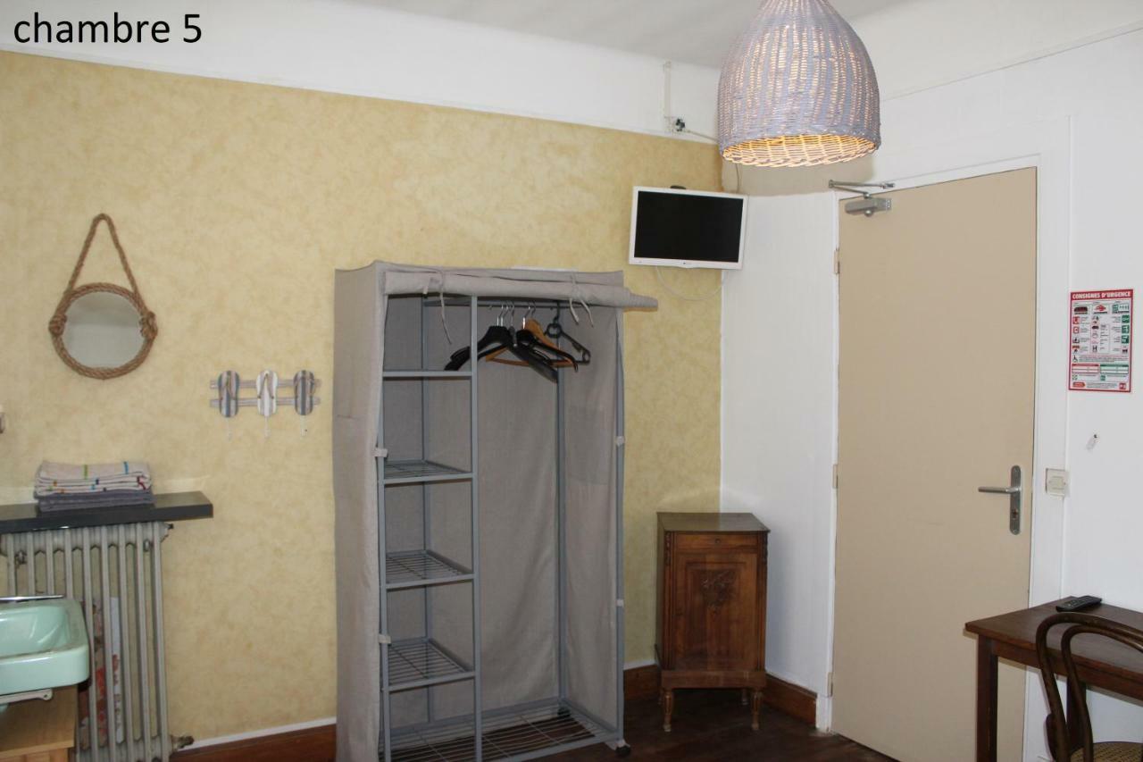 Hotel Le Dervois Монтие-ан-Дер Екстериор снимка